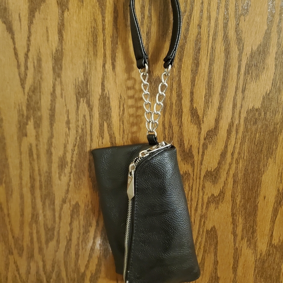 Jennifer Lopez Handbags - Jennifer Lopez Black Leather Wristlet with Silver Chain